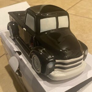 Scentsy Black Retro Truck Warmer